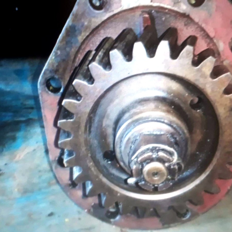Drive gear, removed unit
