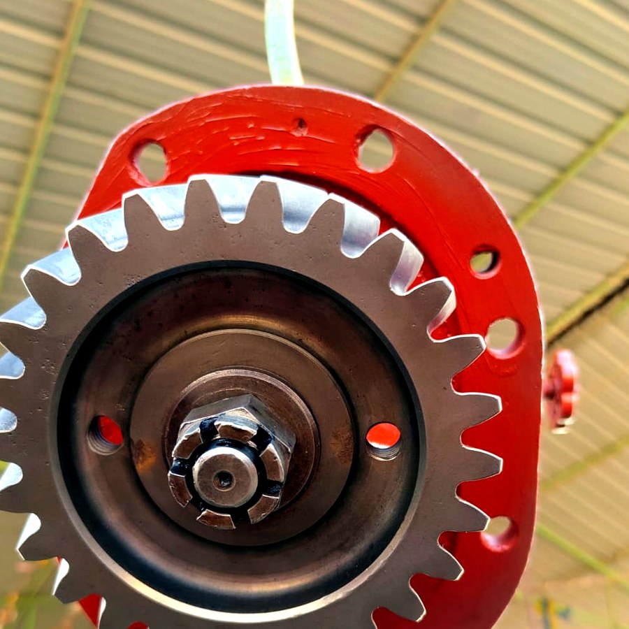 Gear and flange assembly