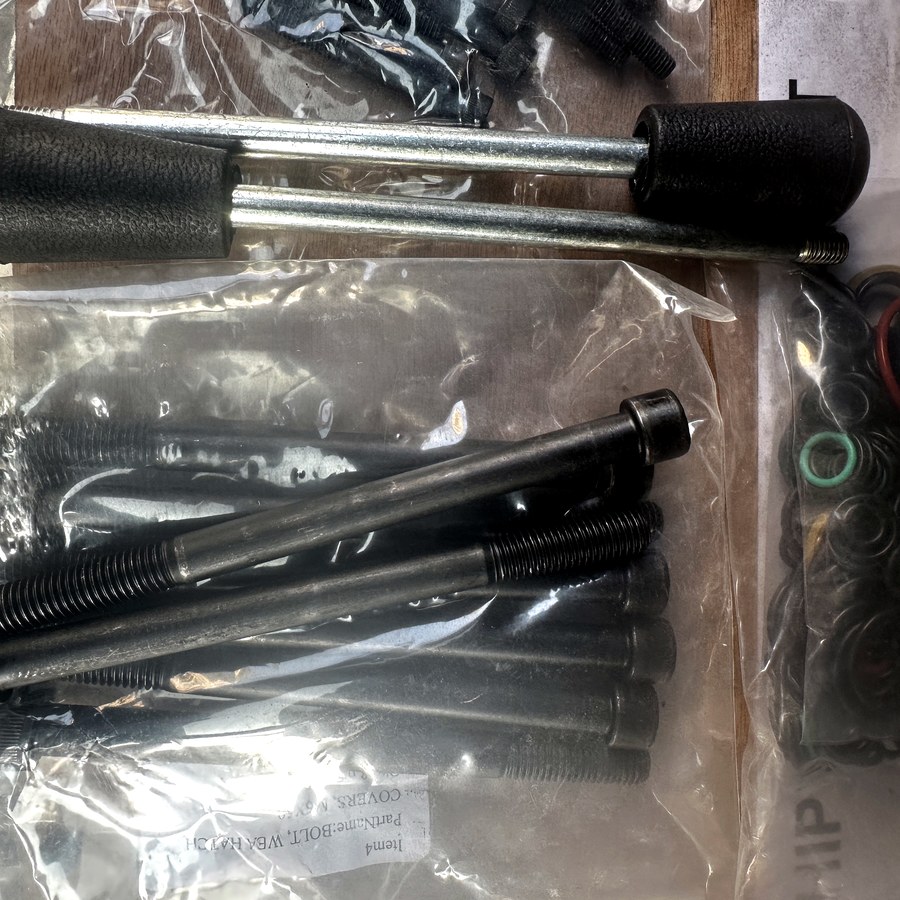 Hatch cover bolts kit