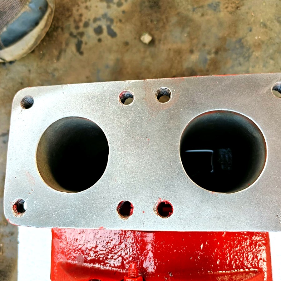 Twin-port manifold flange